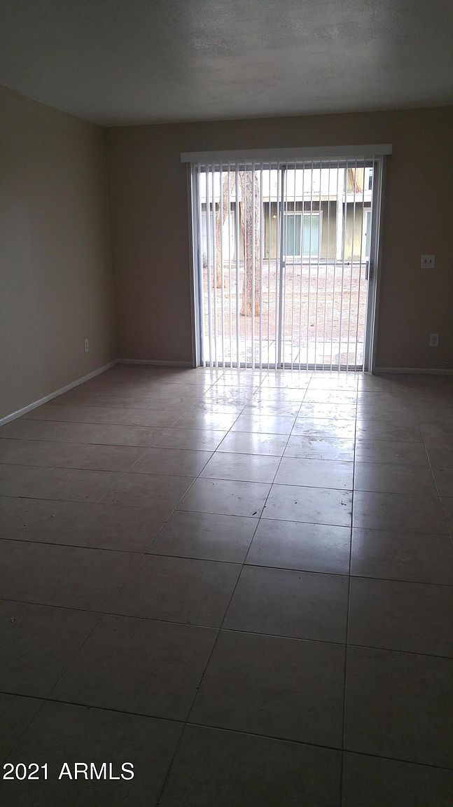 2808 E Le Marche Ave photo 4