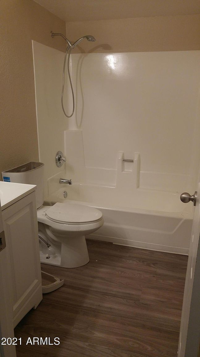2808 E Le Marche Ave photo 3