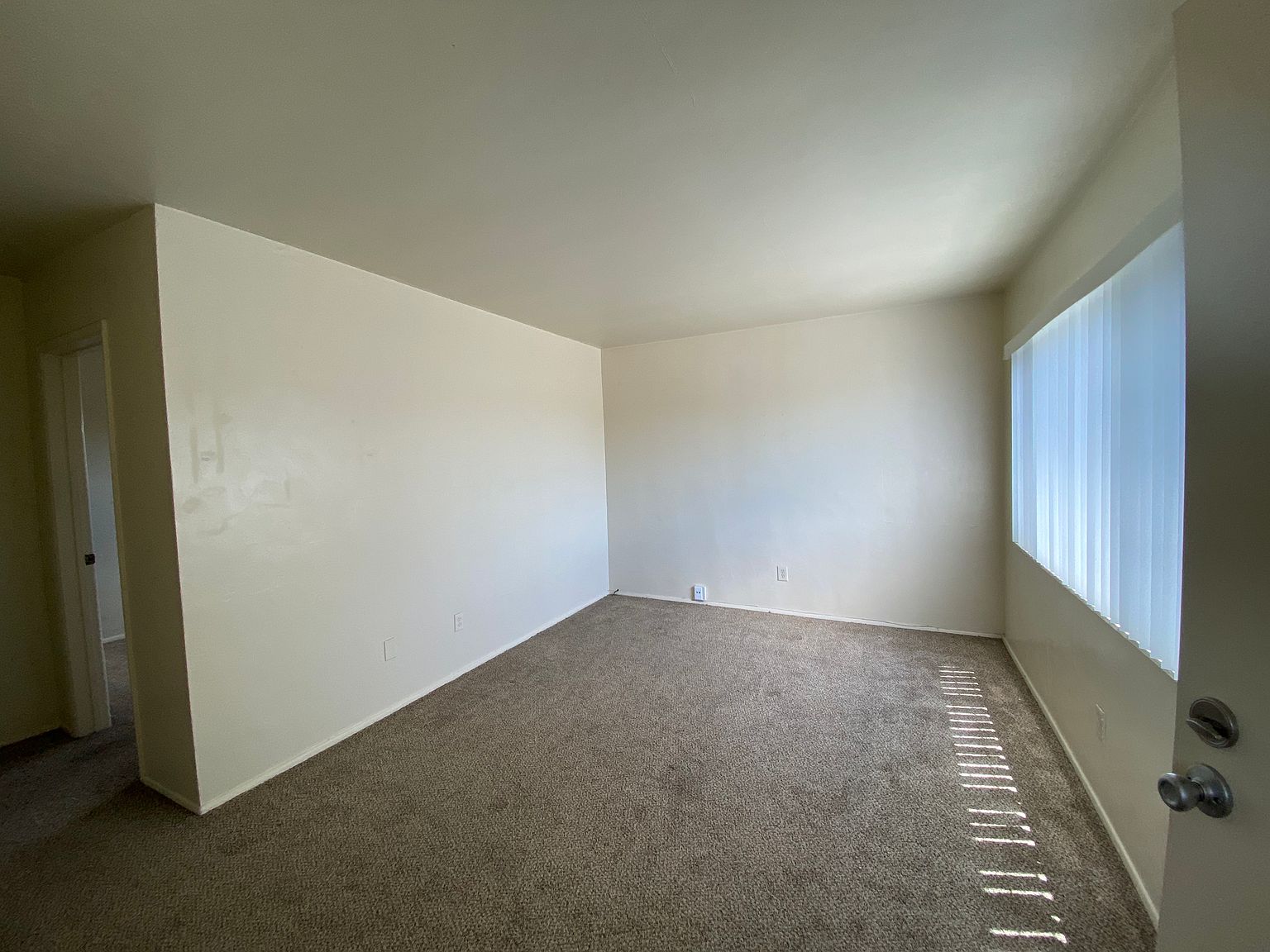 2722 Fairmount Ave photo 4