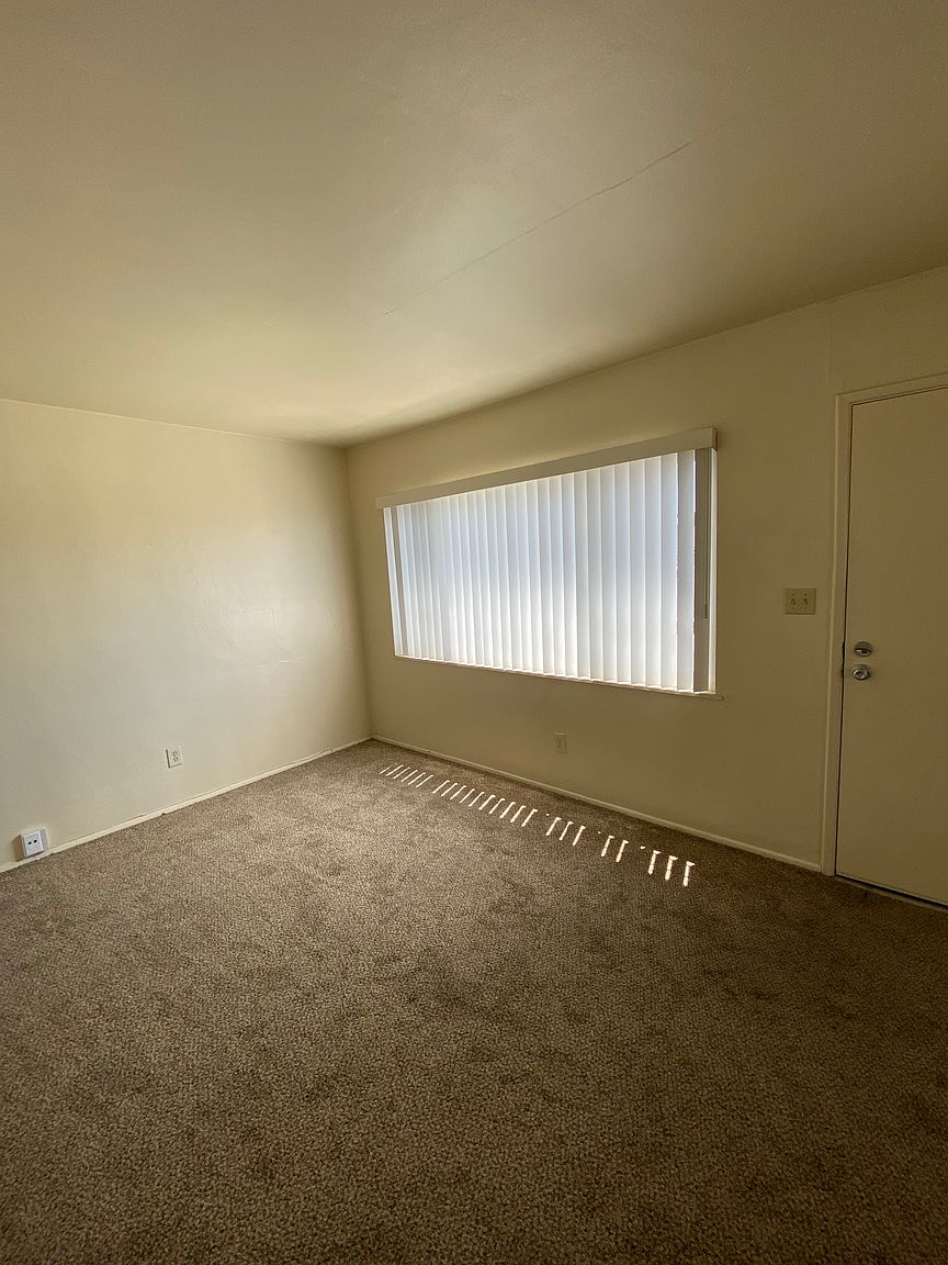 2722 Fairmount Ave photo 5