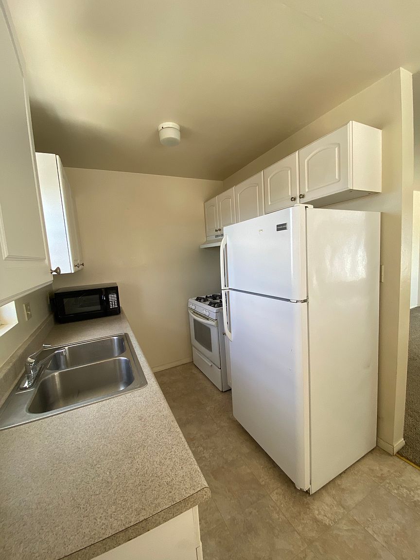 2722 Fairmount Ave photo 3