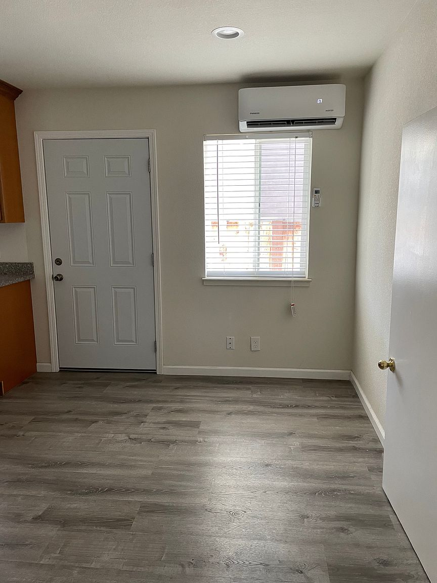 126 La Crosse Dr photo 2