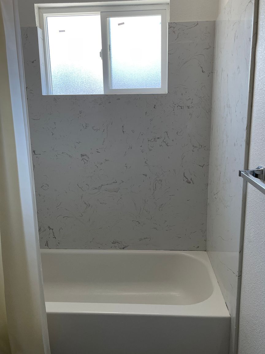 126 La Crosse Dr photo 3