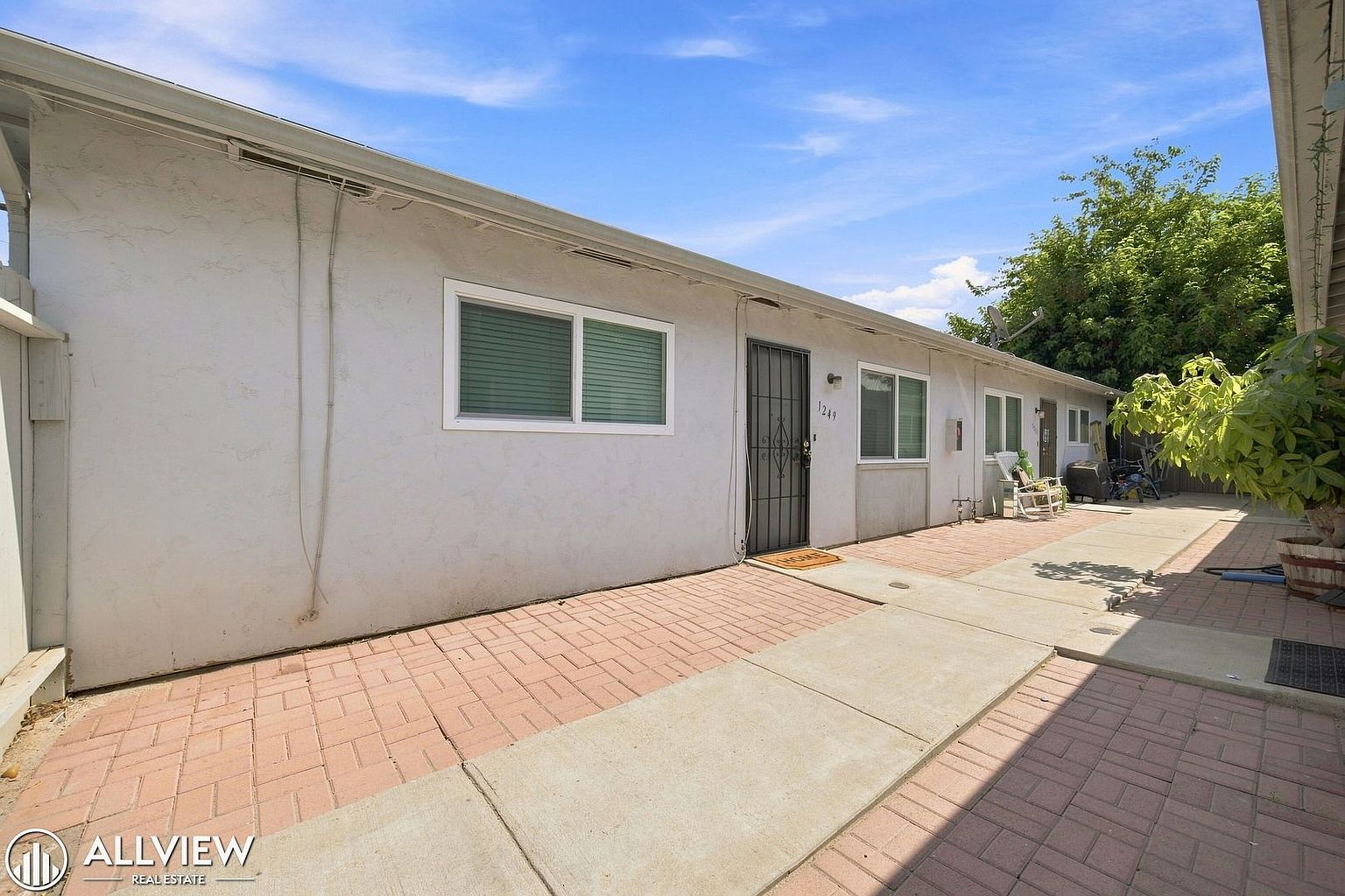 1245-1251 Lyons Ln photo 2