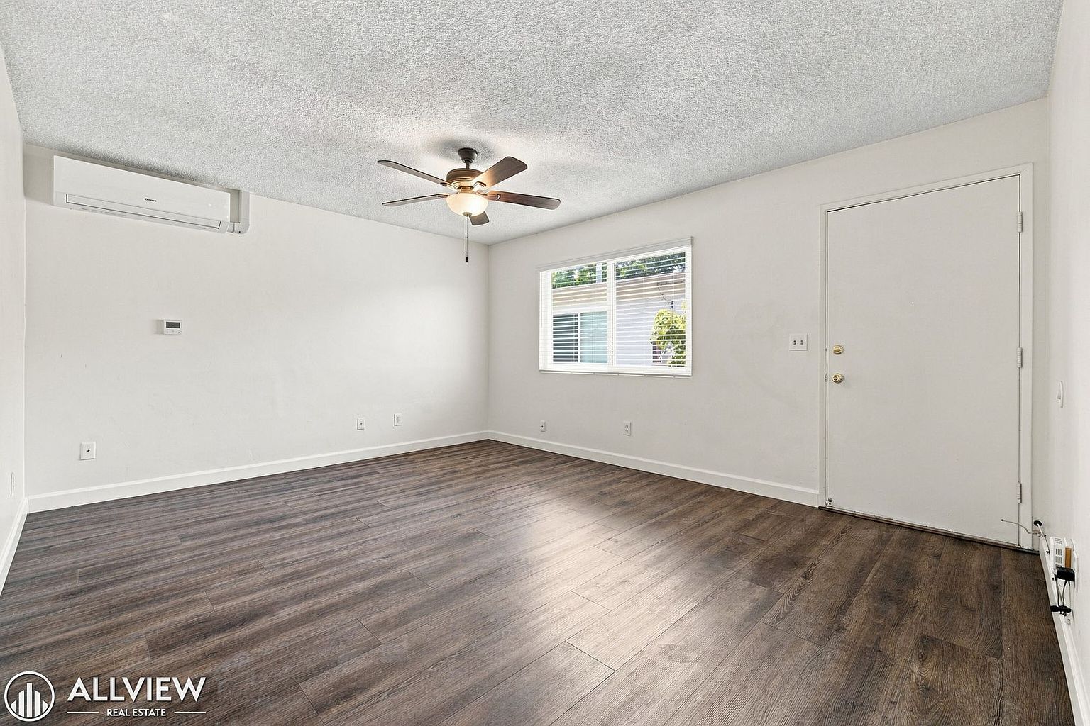 1245-1251 Lyons Ln photo 4