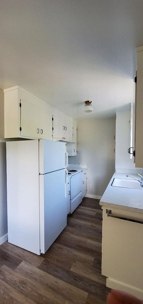 1009 Kains Ave photo 2