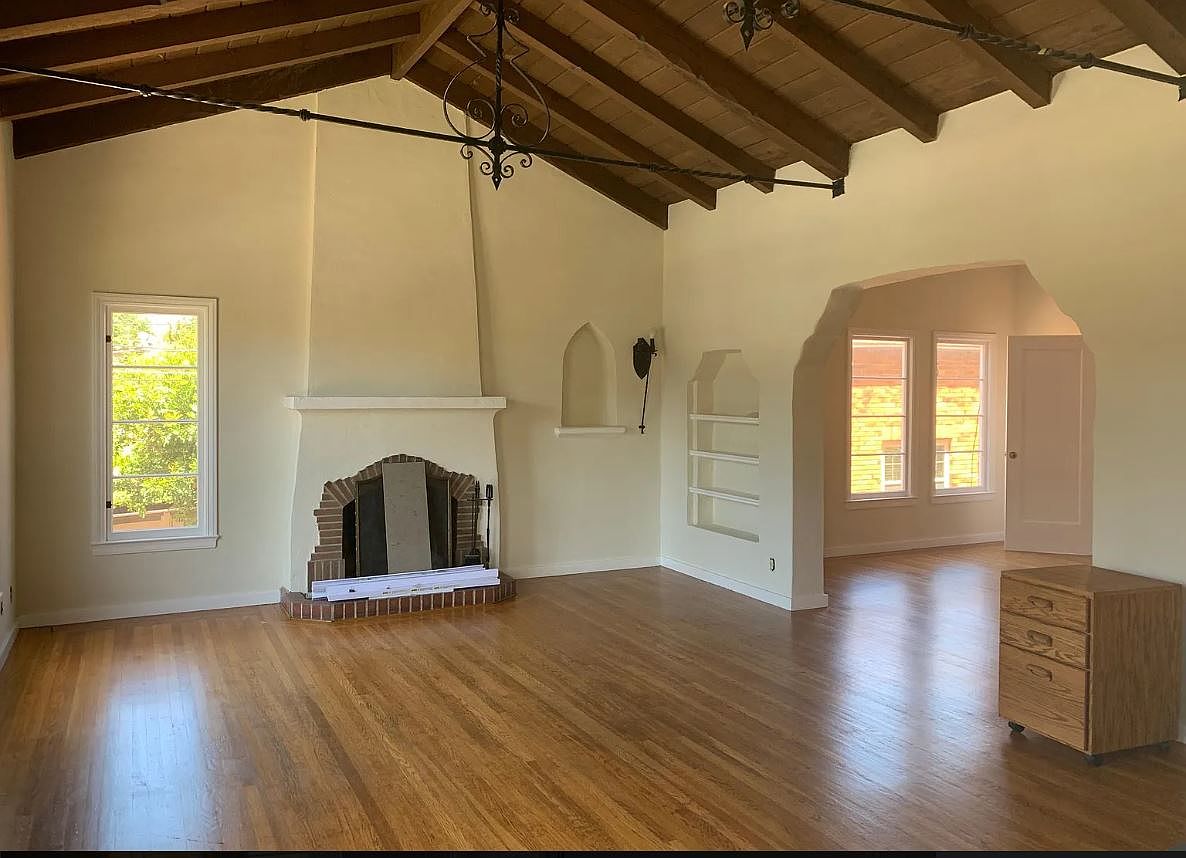1633 Arch St photo 3
