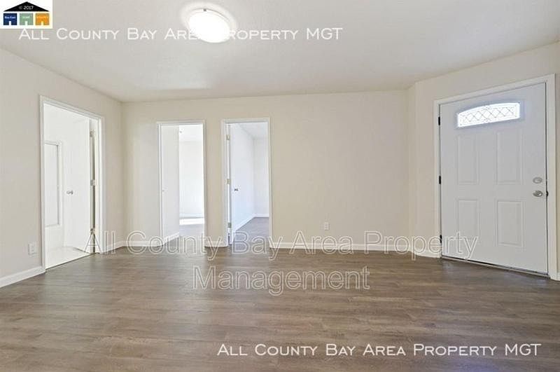 2462 Taylor Ave photo 5