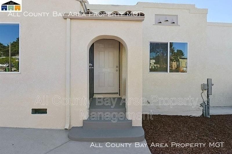 2462 Taylor Ave photo 3