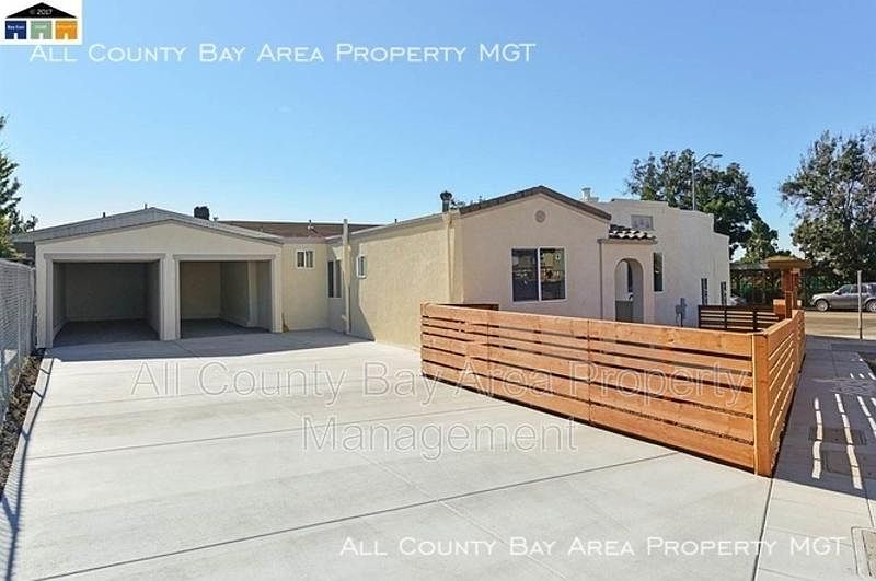 2462 Taylor Ave photo 2