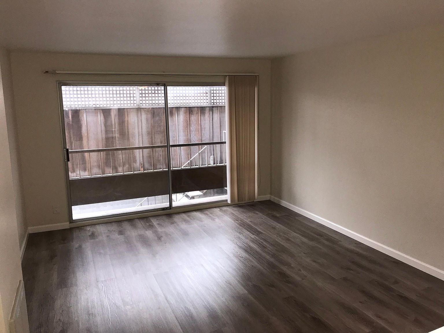 300 Vernon St photo 3