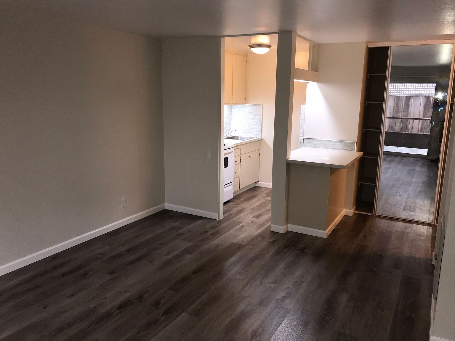 300 Vernon St photo 4