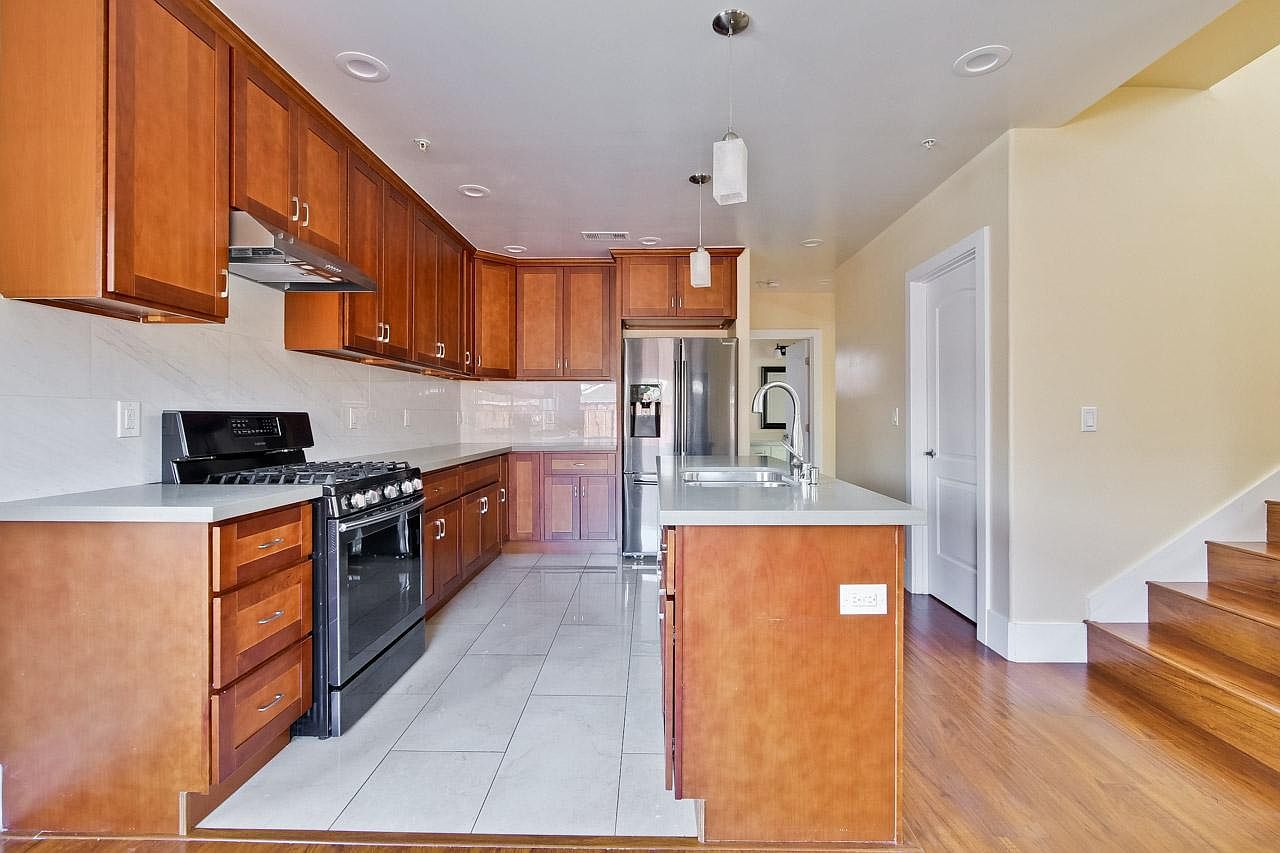 328 Angel Ave photo 2