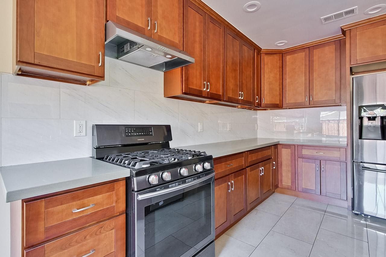 328 Angel Ave photo 4