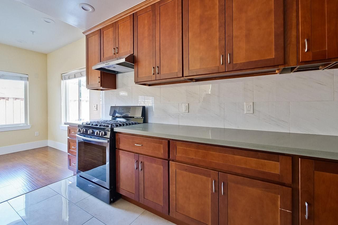 328 Angel Ave photo 5