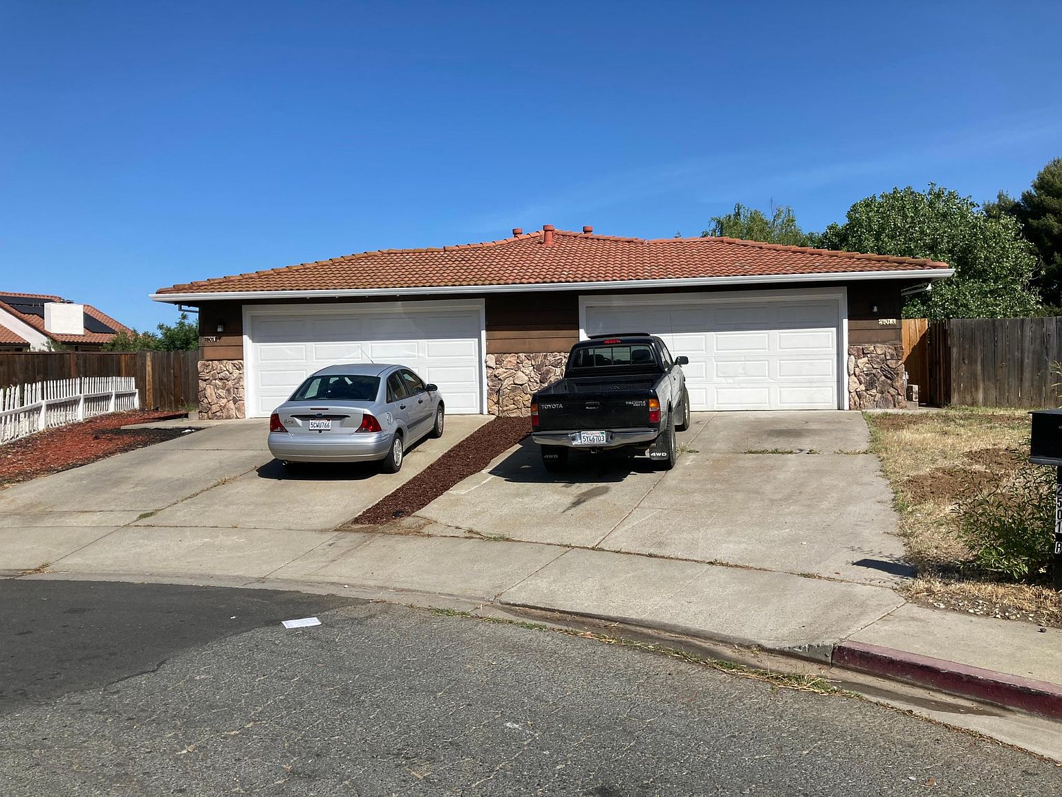 2501 Cathy Ct photo 2