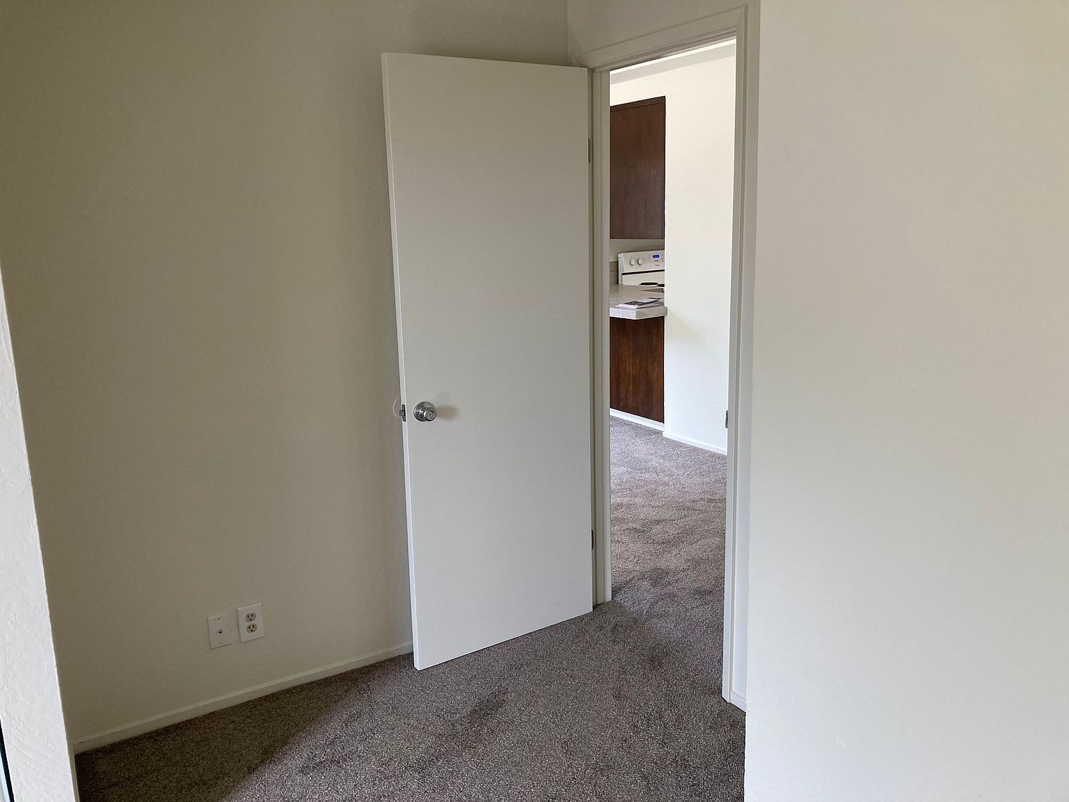 2501 Cathy Ct photo 4