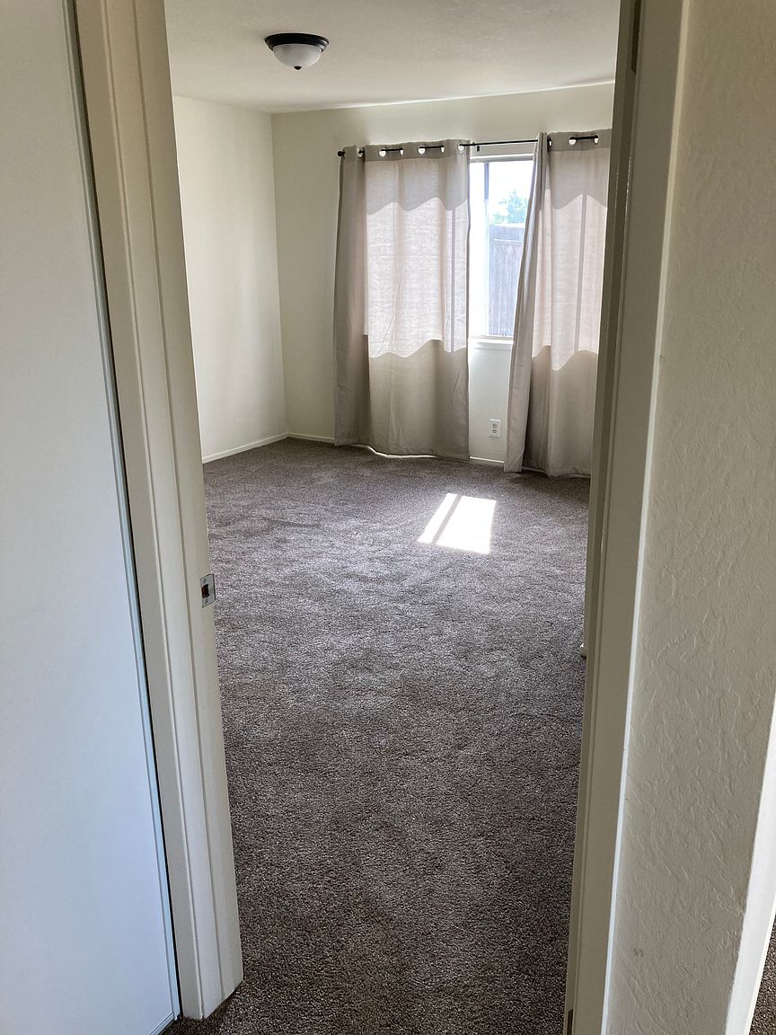 2501 Cathy Ct photo 5