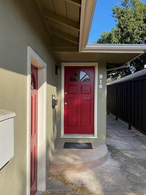 916 Oak Ave photo 2