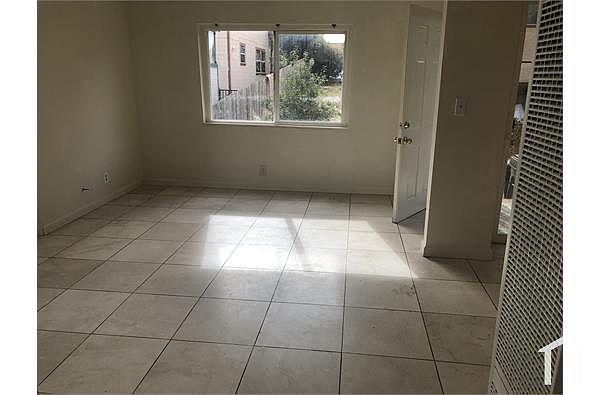 2BR/1BA Single Family House on East 20th Street · Oakland photo 2
