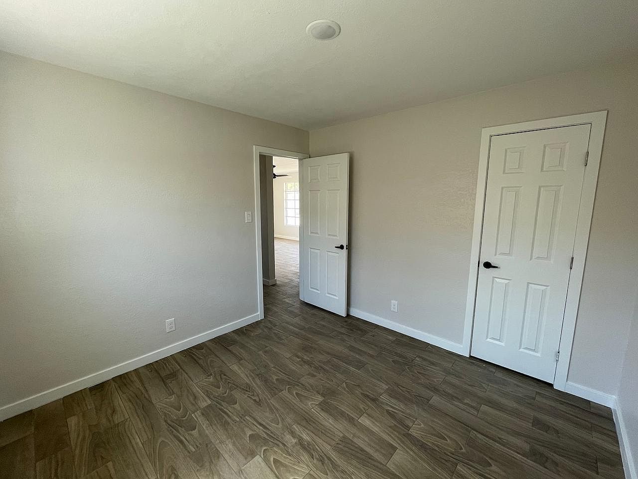 2219 E Portland St photo 4
