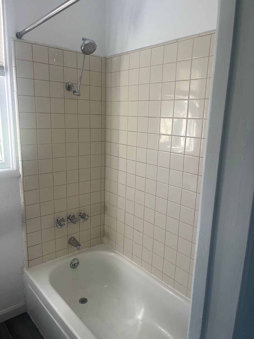 1213 Park Ave photo 3