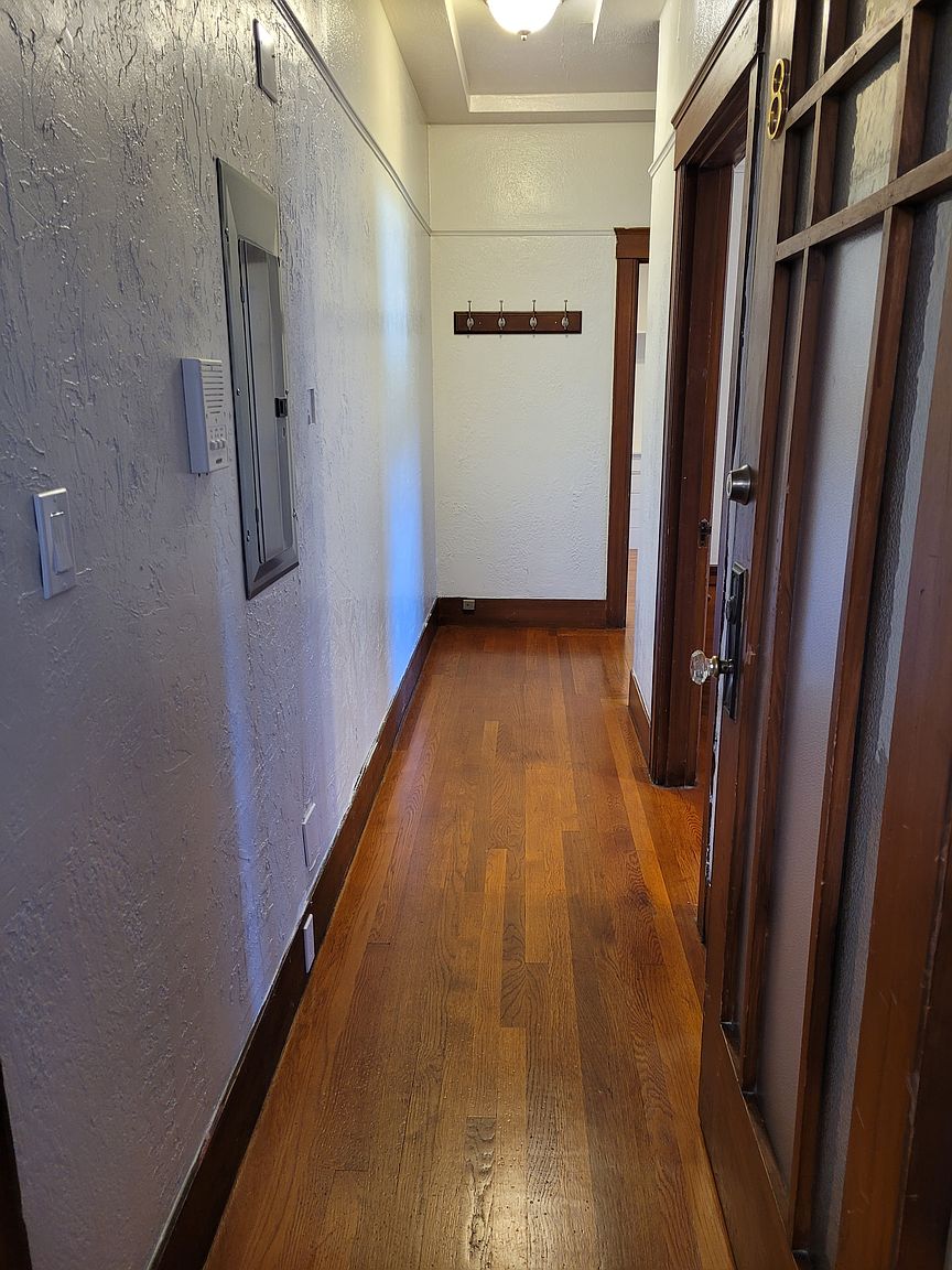 5606 Taft Ave photo 3