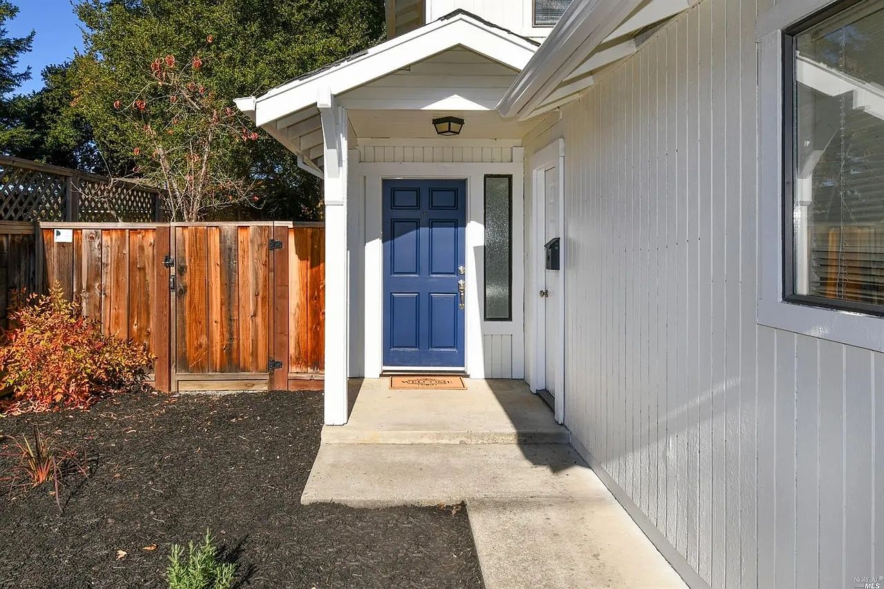 1614 B St photo 4