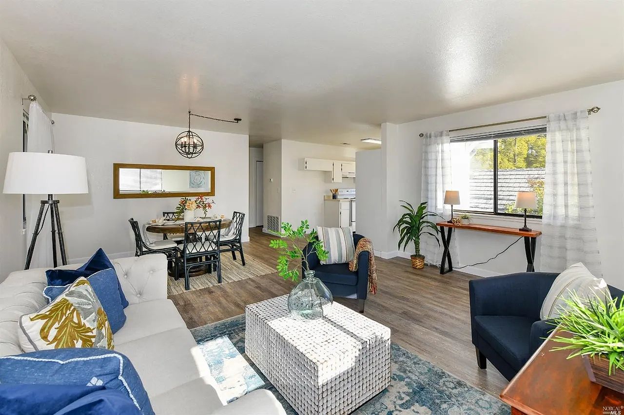 1614 B St photo 5