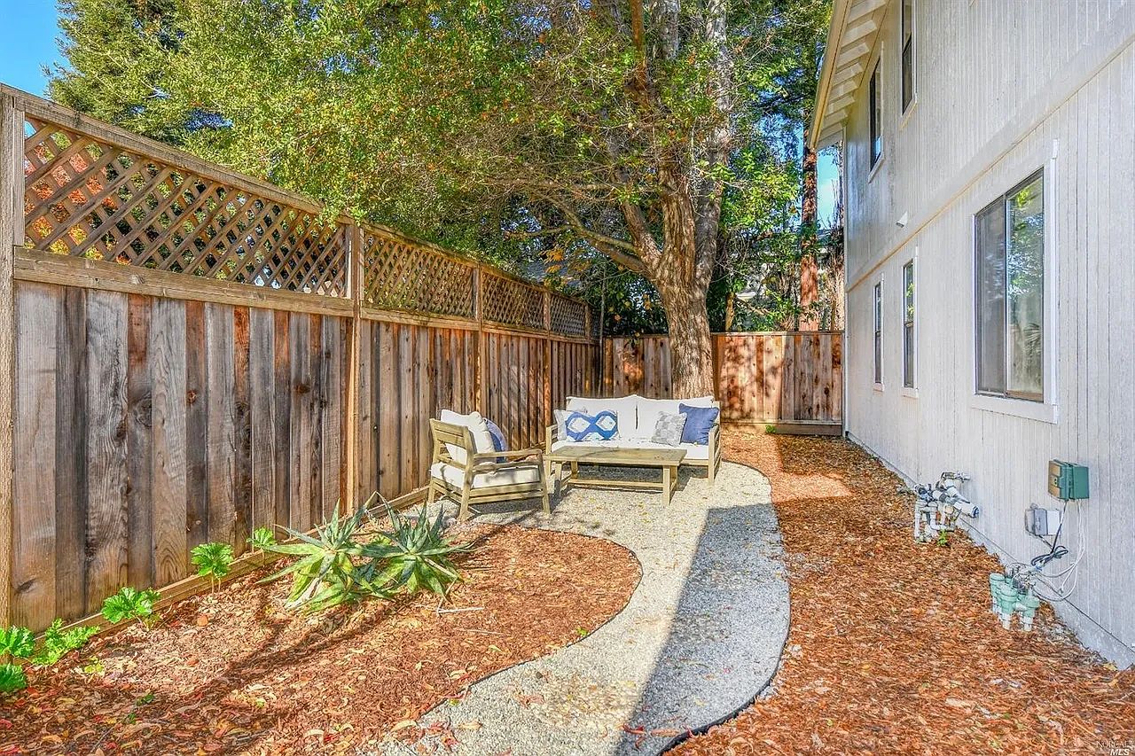 1614 B St photo 3