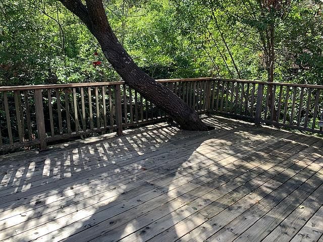 139 Laurel Dr photo 3