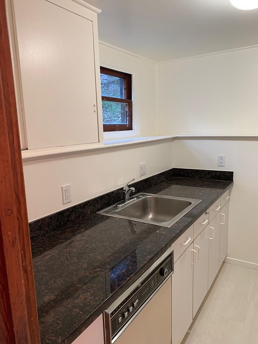 139 Laurel Dr photo 5