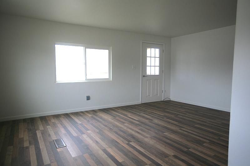 3BR/2BA Single Family House on Church Ave · San Martin photo 5