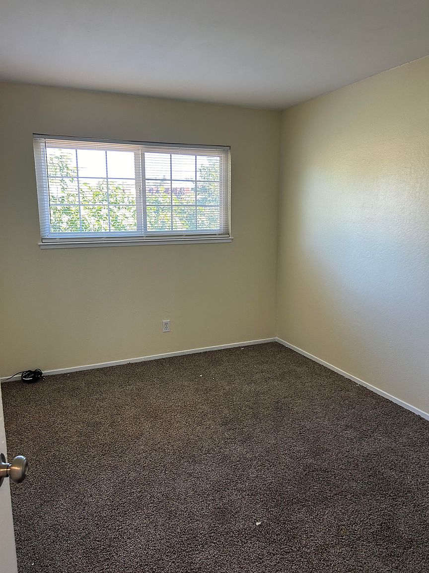 152 Denio St photo 5