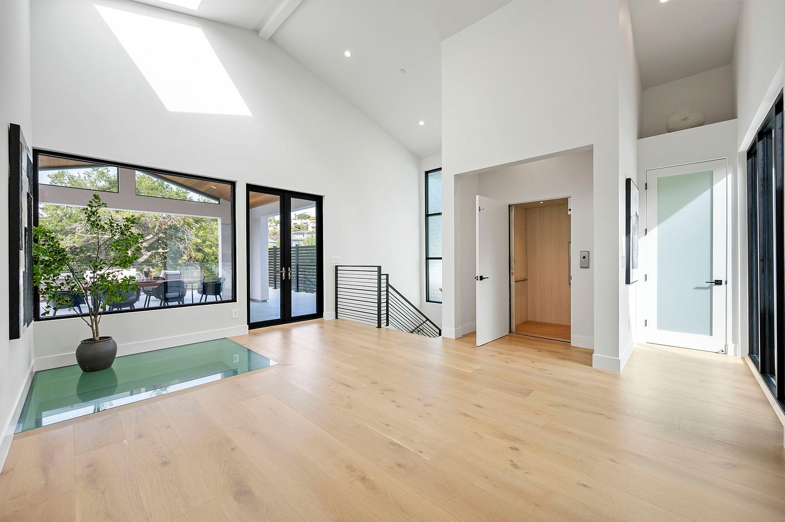 5883 Margarido Dr photo 4