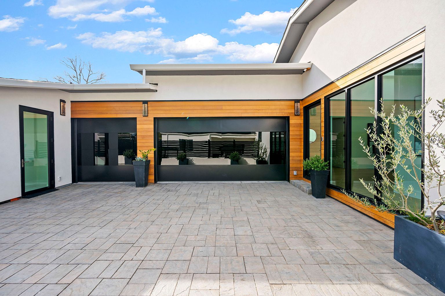 5883 Margarido Dr photo 2