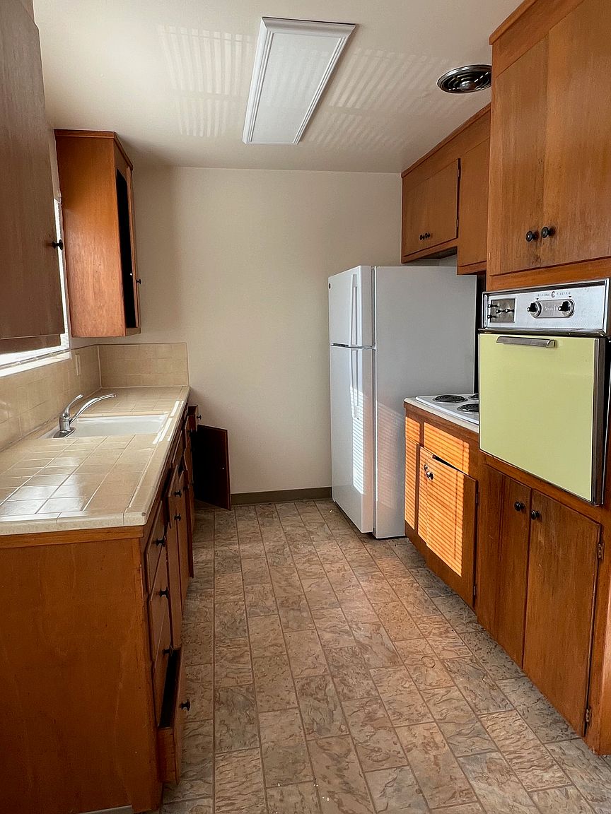 22270 Montgomery St #6 & 8 photo 4