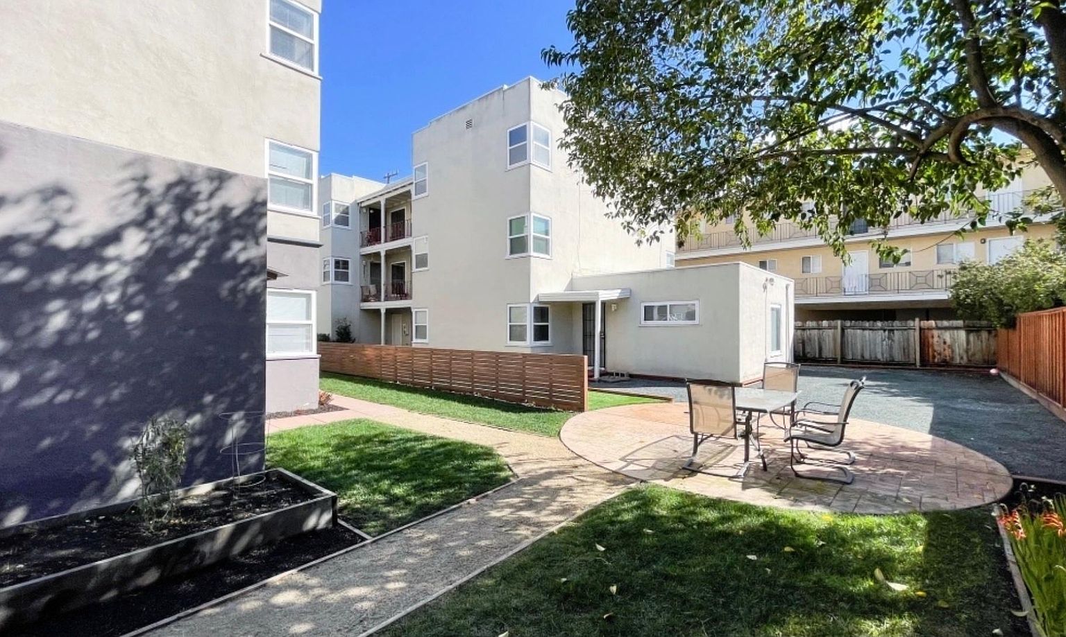 511 Bancroft Ave photo 4
