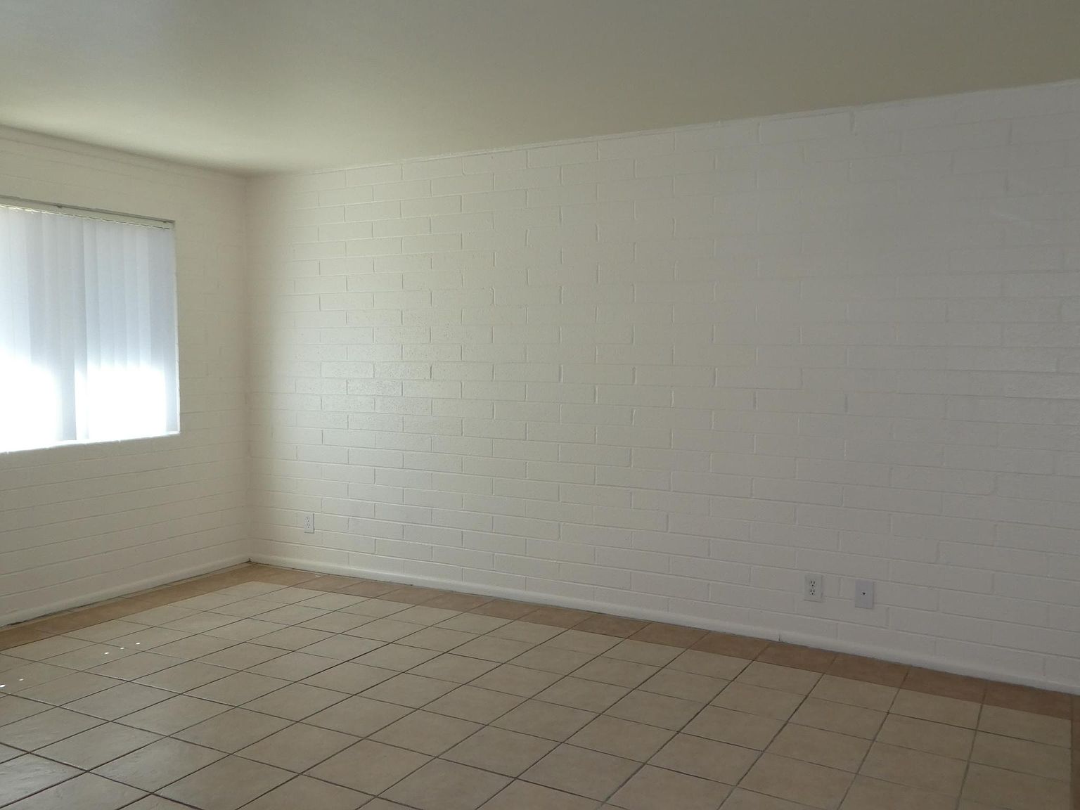 1200 E Spence Ave photo 3