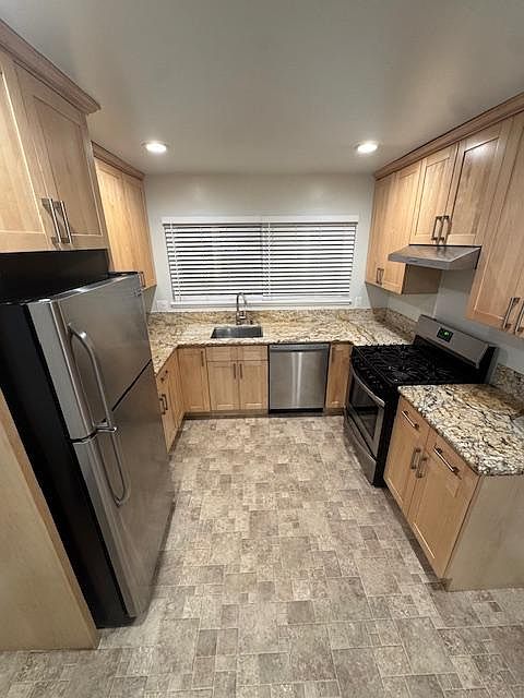 942 Rose Ave photo 5