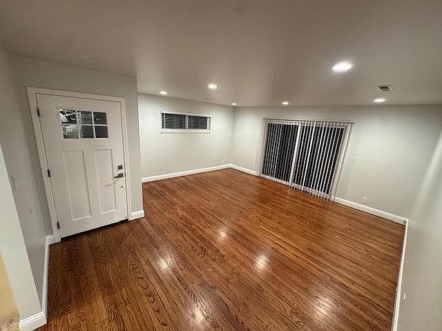 942 Rose Ave photo 3