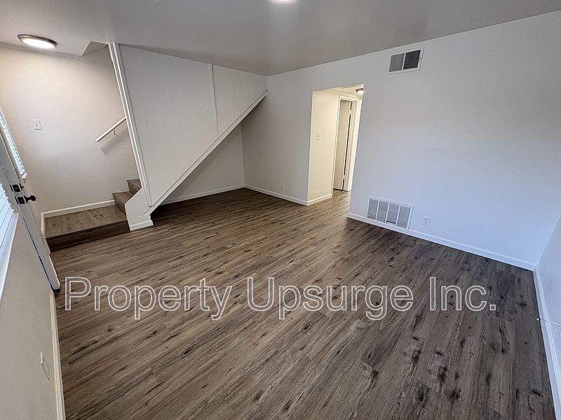 623 W 16th St