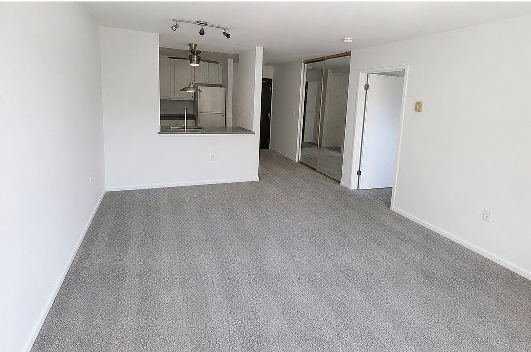 Potrero Court photo 3