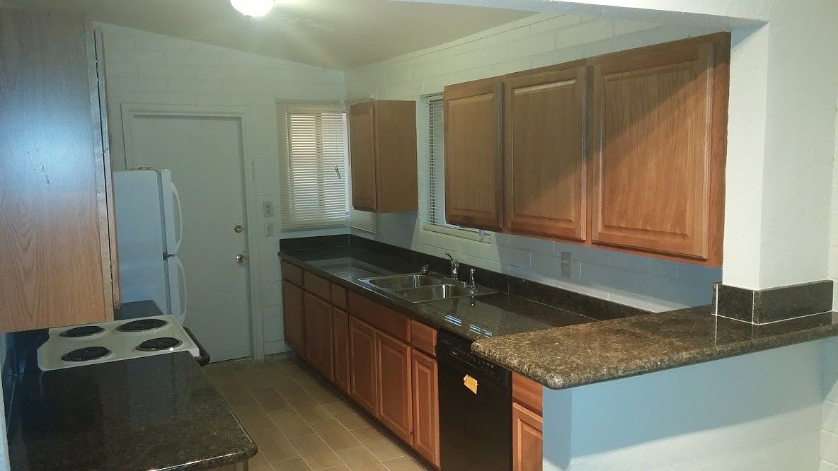 3927 E Cheery Lynn Rd photo 3