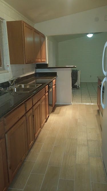 3927 E Cheery Lynn Rd photo 5