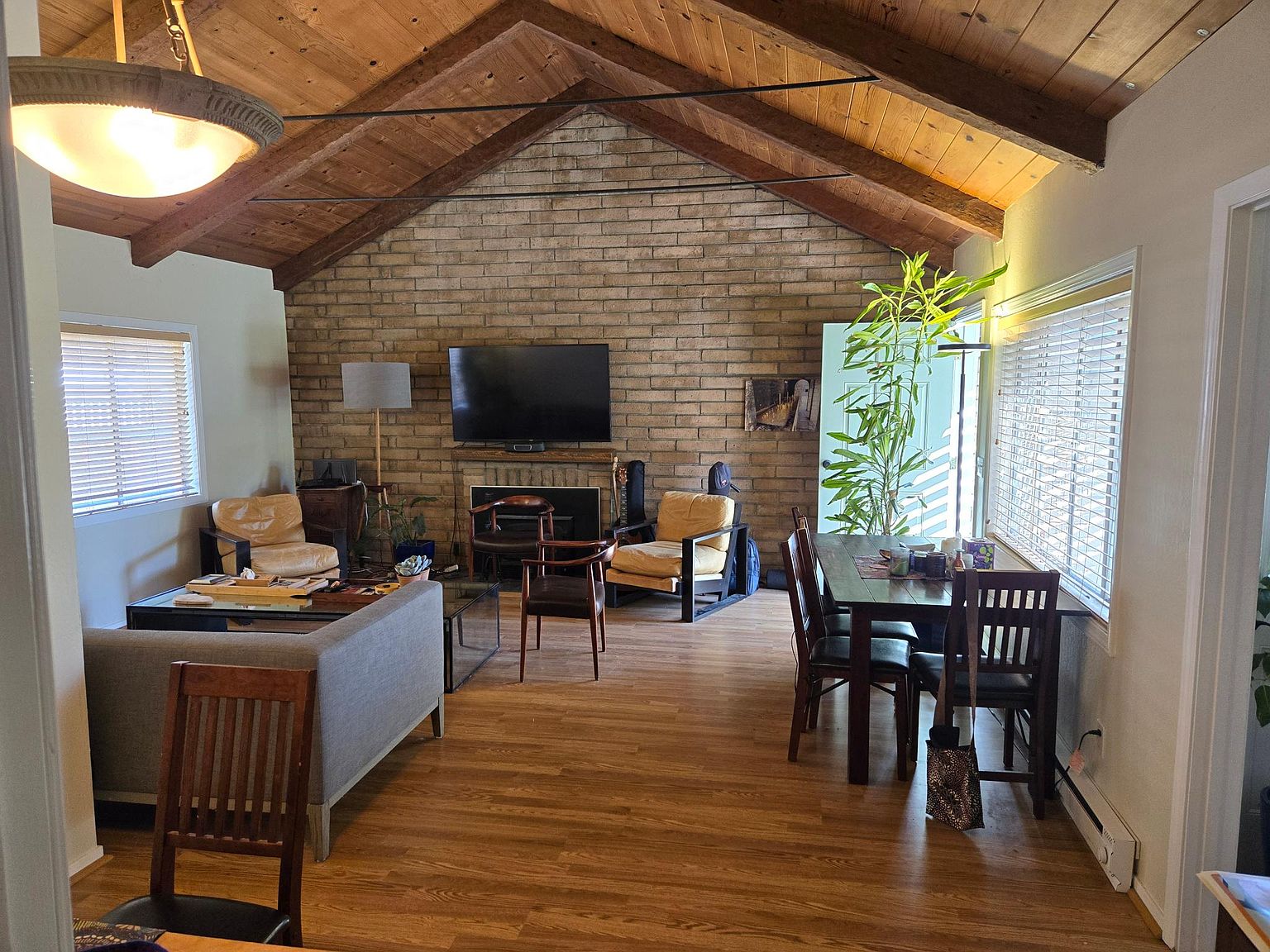 220 1/2 Massol Ave photo 5
