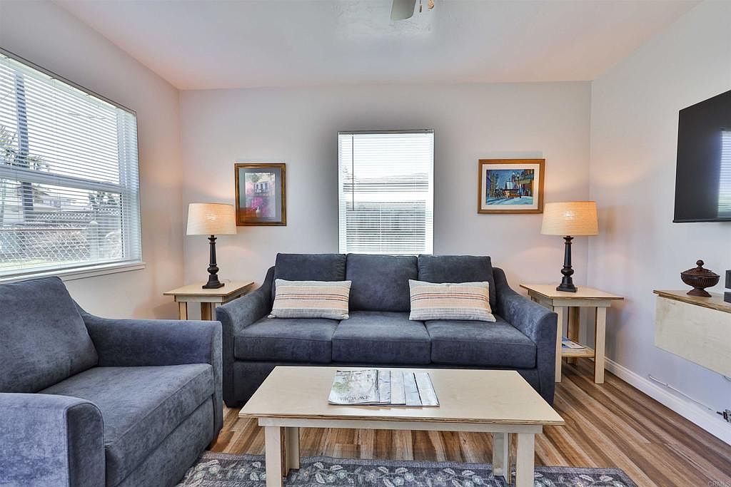 520 Delaware St photo 2