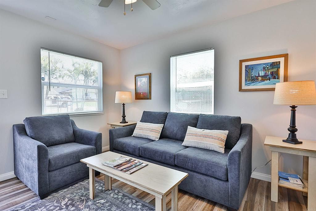 520 Delaware St photo 3