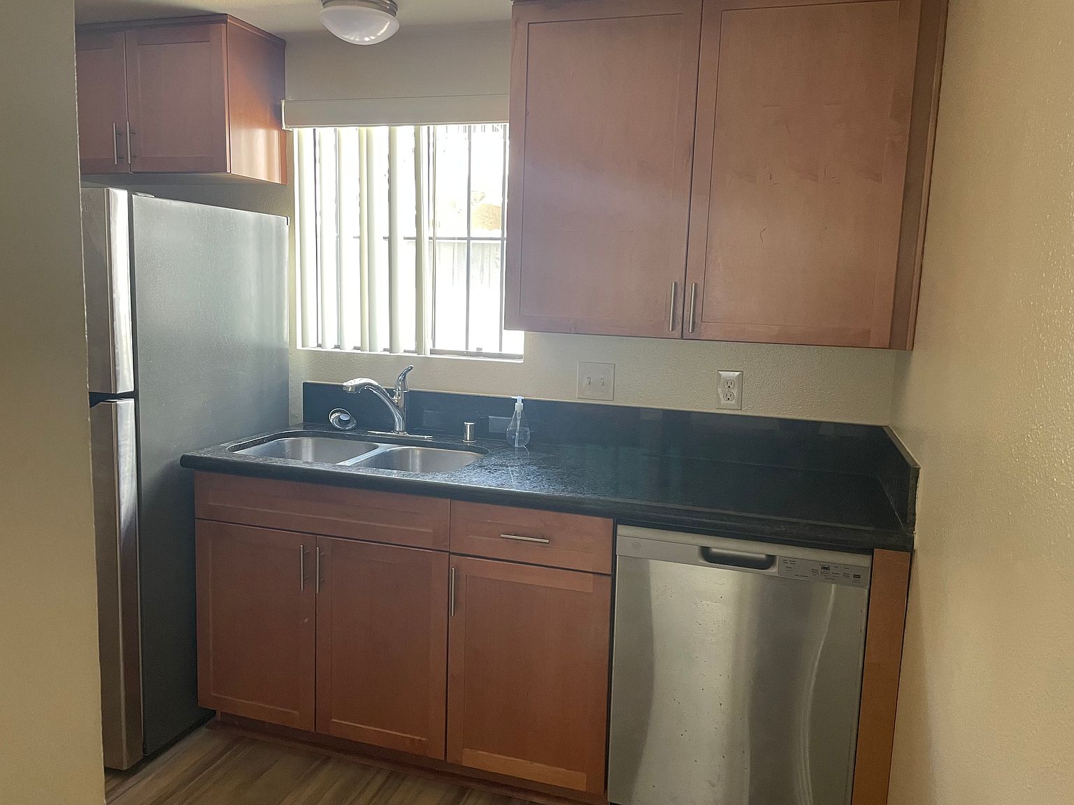 4664 Wilson Ave photo 3