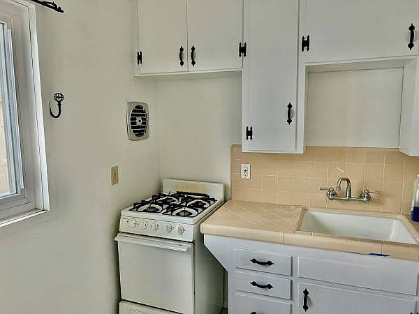 3814 Haines St photo 4